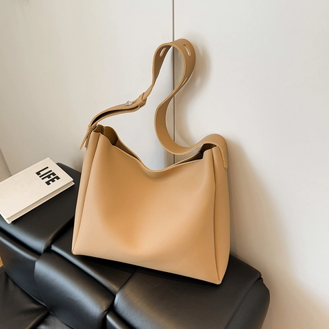 Women Large Capacity Shoulder Bag PU Leather Hobo Tote And Small Pouch Adjustable Strap Commuter Solid Color