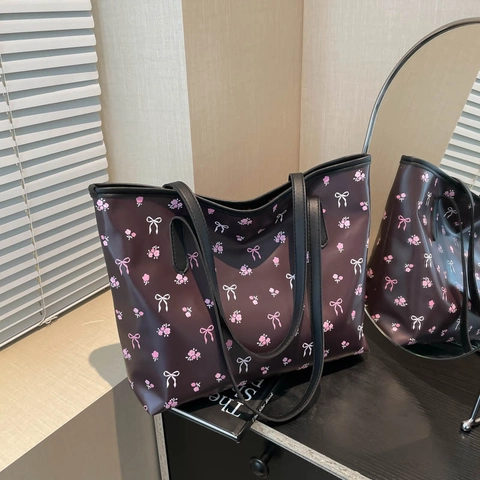 Grand Sac Fourre-tout Imprimé Cuir PU Fraise Cerise Cœur Nœud Motif Sac À Main Épaule Pour Étudiantes Commuter