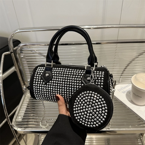 Borsa Boston da Donna Nera in PU con Borchie e Mini Pochette Rotonda Stile Punk Borsa a Tracolla a Bauletto Catena in Metallo