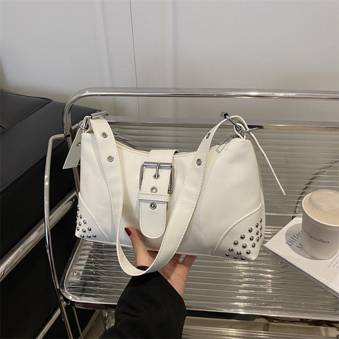 Borsa Da Donna In Pelle PU Con Borchie Argentate Fibbia Retro Borsa A Tracolla Mezzaluna Per Moda Quotidiana