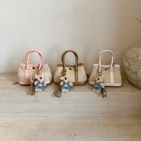 Stro Geweven Schoudertas PU Leer Patchwork Crossbody Handtas Met Pluche Beer Hanger Casual Zomer Tote Tas Voor Dames