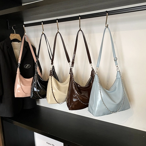 Große Kapazität Glänzende PU Leder Hobo Tasche Mit Kettendekoration Koreanische Mode Chic Minimalistische Schulter Tote