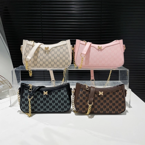 Borsa Sottoascellare da Donna in Pelle PU a Mezzaluna Stampa Monogramma Lettera M Catena Dorata Borsa a Spalla Trendy