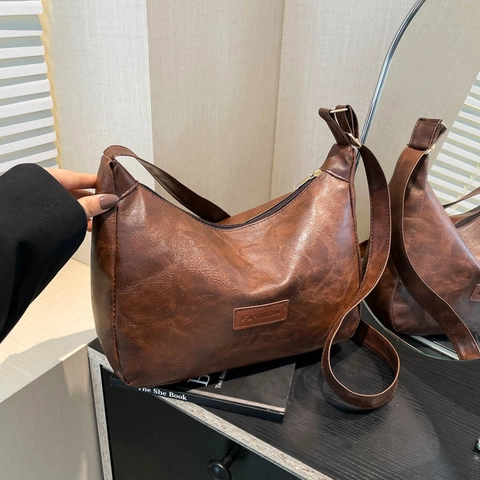 Vintage PU Leather Hobo Shoulder Bag For Women Retro Crossbody Purse With Adjustable Strap Zipper Closure Solid Color