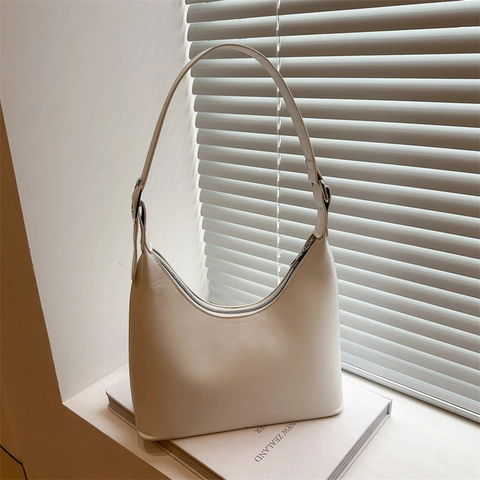 Minimalist PU Leather Underarm Hobo Bag For Women Solid Color Half Moon Shoulder Handbag With Adjustable Strap Silver Hardware