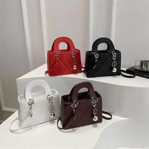 Dames Handtas Doorgestikte Ruit PU Leer Schoudertas Met Zilveren Metalen Bal Hanger Elegante Vierkante Tas