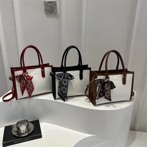 Borsa A Mano Tote In Pelle PU Con Motivo Serpente E Sciarpa A Cuore Decorativa Borsa A Tracolla A Contrasto Da Donna Moda