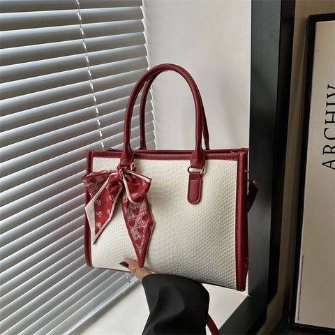 Borsa Tote In Pelle PU Con Trama Pelle Di Serpente E Decorazione Foulard In Raso Grande Capacità Tracolla Donna