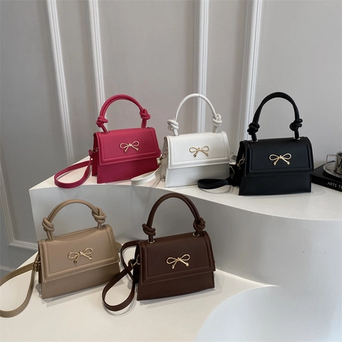 Nischendesign Minimalistische PU Leder Quadratische Umhängetasche Mit Metallschleife Geknoteter Griff Chic Pendler Handtasche
