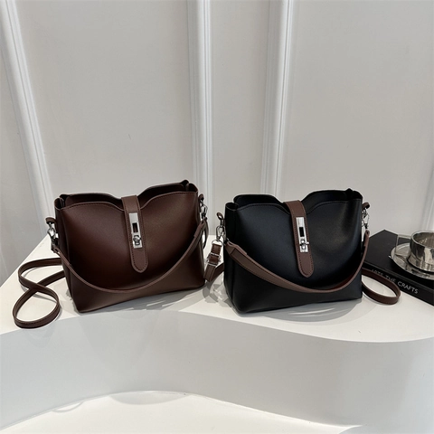 Borsa A Secchiello Donna Pelle PU Grande Capacità Colore A Contrasto Retro Borsa A Tracolla A Mano Chiusura Argento