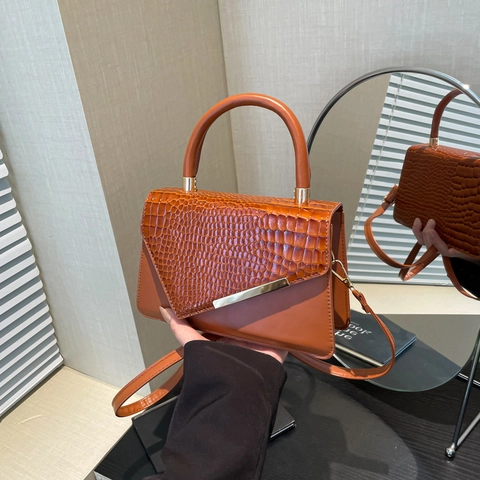 Women Crocodile Pattern PU Leather Crossbody Bag Fashion Flap Handbag With Gold Metal Decor Top Handle