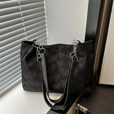 Γυναικεία Τσάντα Tote Με Ανάγλυφη Καρδιά Δέρμα PU Μεγάλη Χωρητικότητα Τσάντα Ώμου Ασημί Αλυσίδα Κορεατικό Στυλ