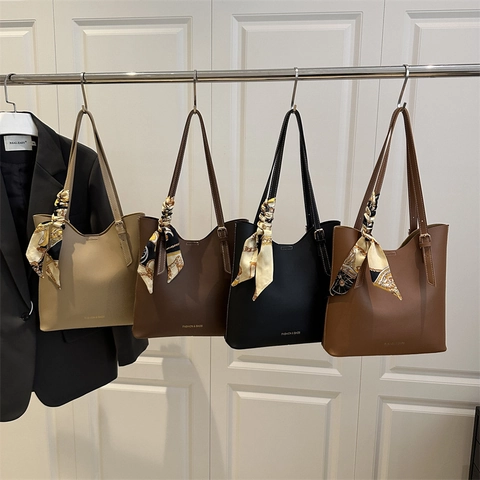 Borsa Tote Grande Capacità Pelle PU Donna Borsa A Mano Con Sciarpa Decorativa Borsa A Tracolla Pendolare Versatile