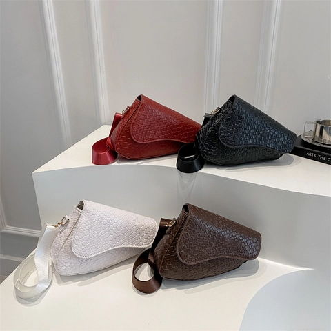 Women Asymmetric Saddle Bag PU Leather Woven Crocodile Pattern Wide Strap Crossbody Shoulder Fashion Casual