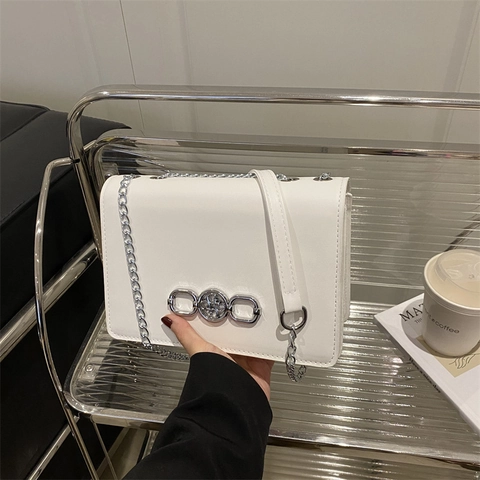 Damen PU Leder Umhängetasche Minimalistische Quadratische Umhängetasche Mit Silberner Kette Klappdeckel Stilvolle Handtasche