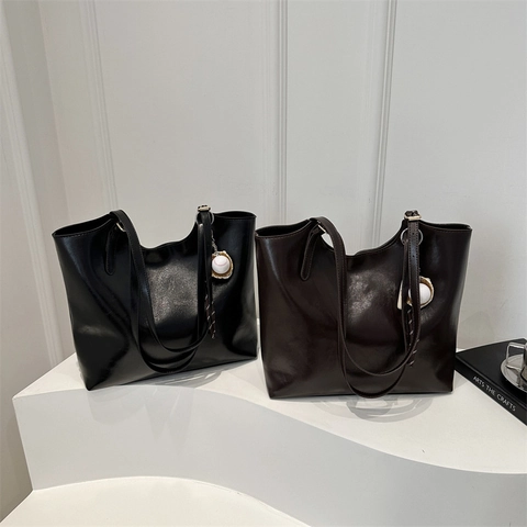 Women Large Tote Bag PU Leather Retro Simple Commute Style With Baseball Charm Solid Color Shoulder Bag