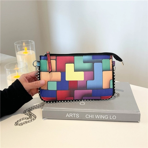 Damen Mehrfarbig Geometrisches Patchwork Umhängetasche PU Leder Mini Schultertasche Mit Silbernen Nieten Kette Riemen Kleines Quadrat Tasche