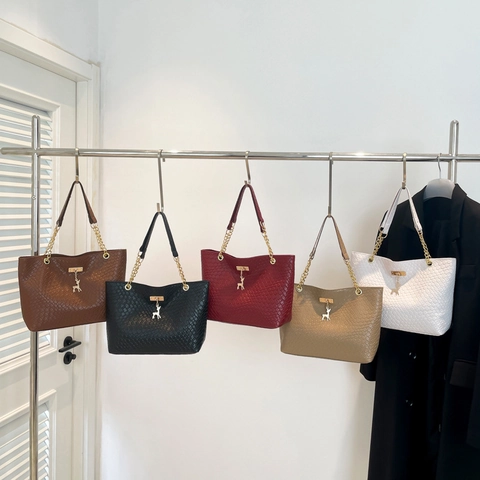 Borsa a Spalla Tote Donna in Pelle PU con Trama Intrecciata Grande Capacità Borsa da Sottobraccio con Pendente a Cervo
