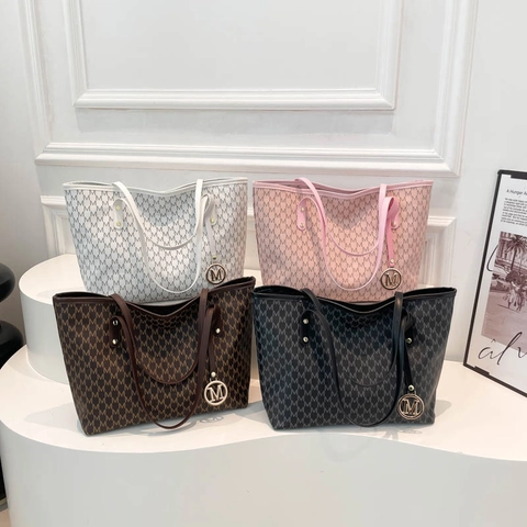 Women's Large Capacity Tote Bag Letter M Monogram PU Leather Shoulder Bag With Metal Pendant Commuter Handbag