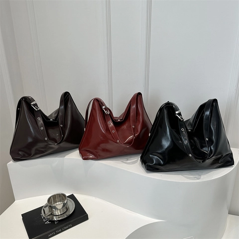 Sac à Bandoulière Minimaliste en Cuir PU Haute Brillance pour Femme Sac Fourre-tout Rétro Grande Capacité avec Sangle à Oeillets