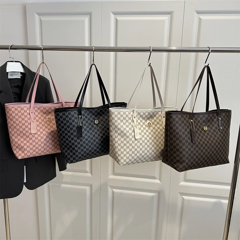 Dames Grote Capaciteit Synthetisch Leren Tote Tas Met Letter Monogram Print Stijlvolle Woon-werk Schoudertas Metalen Logo Tas