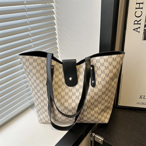 Dames Tote Bag Grote Capaciteit PU Leer M Letter Monogram Print Schoudertas Minimalistisch Klinknagels