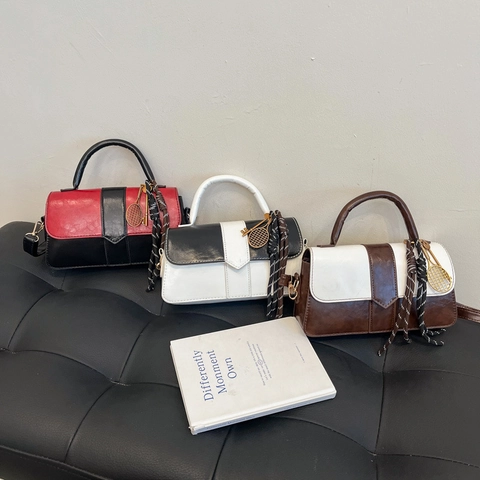 Bolso Bandolera De Cuero PU Con Bloques De Color Para Mujer Bolso De Hombro Cuadrado Pequeño Con Colgante De Raqueta De Tenis Elegante