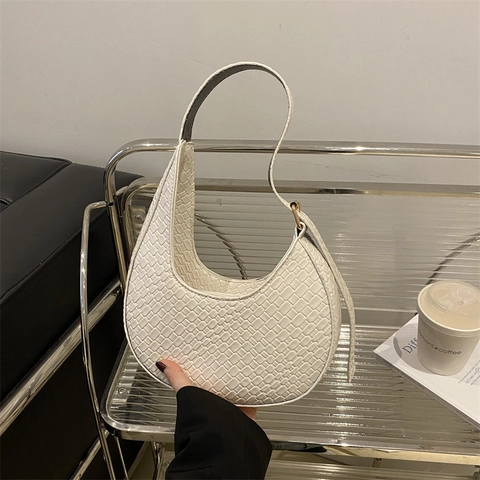 Women Crescent Shoulder Bag PU Leather Woven Crocodile Texture Elegant Vintage Underarm Handbag Half Moon Minimalist