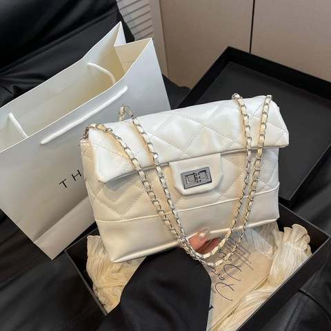 Women Quilted Shoulder Bag PU Leather Diamond Pattern Turn Lock Metal Chain Strap Fashion Crossbody Flap Purse Elegant