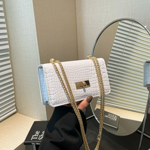 Borsa A Tracolla Piccola Quadrata In Pelle PU Motivo Coccodrillo Per Donna Con Catena Dorata Finitura Vernice Lucida Chiusura Girevole