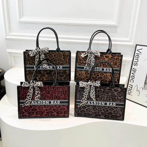 Borsa Tote Con Stampa Leopardata Da Donna Pelle PU Grande Capacità Borsa A Spalla Con Sciarpa Di Raso Chic Moda Pendolare