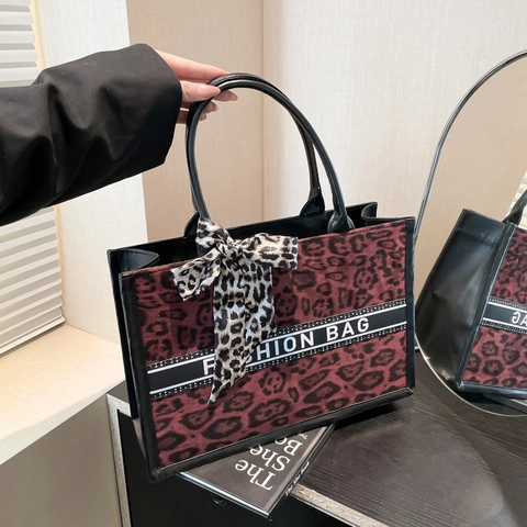 Borsa Tote Con Stampa Leopardata Da Donna Pelle PU Grande Capacità Borsa A Spalla Con Sciarpa Di Raso Chic Moda Pendolare
