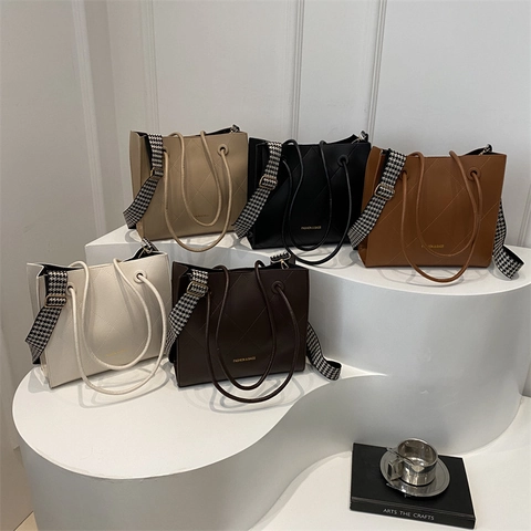 Women Quilted PU Leather Tote Bag Retro Rhombic Pattern Shoulder Bag Large Capacity Commuter With Houndstooth Wide Strap