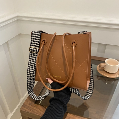 Large Capacity Quilted Tote Bag For Women Vintage PU Leather Shoulder Bag With Houndstooth Strap Commuting Office Handbag