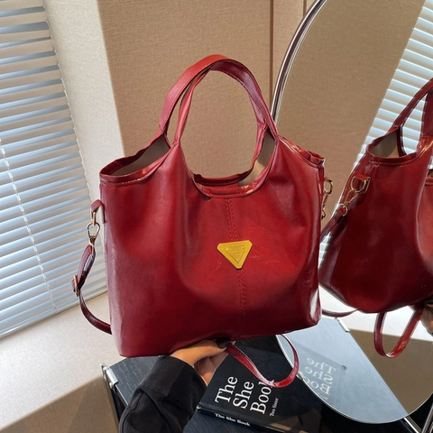 Damen Stilvolle PU Leder Beuteltasche Minimalistische Schulter Umhängetasche Mit Metall Dreieck Logo Büro Damen Pendeltasche