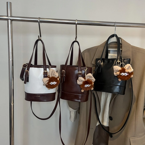 Borsa A Secchiello Da Donna In Pelle PU Stile Coreano Borsa A Mano Retrò Borsa A Tracolla Con Ciondolo In Peluche Opzionale