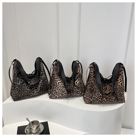 Leopard Print Hobo Underarm Bag Women 2025 Vintage PU Leather Tote Bag Large Capacity Bow Shoulder Bag Casual Handbag