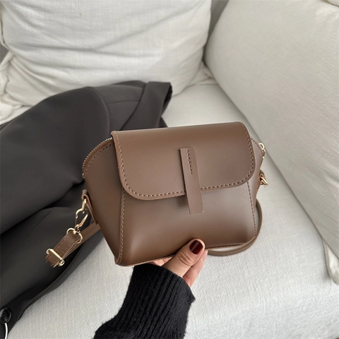 Damen Schulter Umhängetasche PU Leder Klappe Verstellbarer Riemen Minimalistische Quadratische Tasche Mode Trendige Tasche