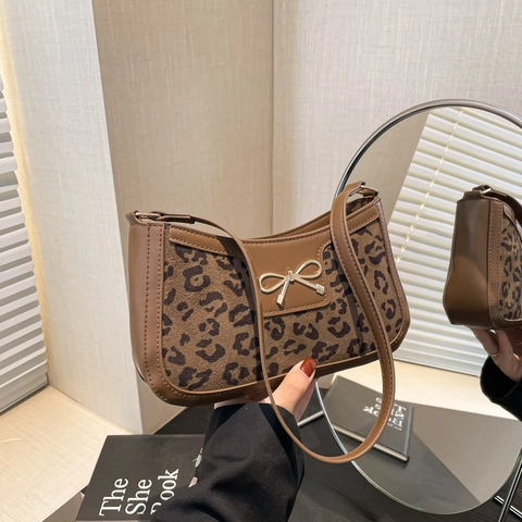 Women Baguette Shoulder Bag Crocodile Pattern Leopard Print PU Leather With Metal Bow Retro Underarm Bag For Daily Use