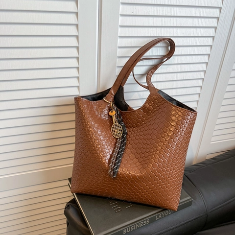 Damen Gewebte PU Leder Tragetasche Große Kapazität Schulter Handtasche Mit Tennisschläger Quaste Anhänger Büro Alltag