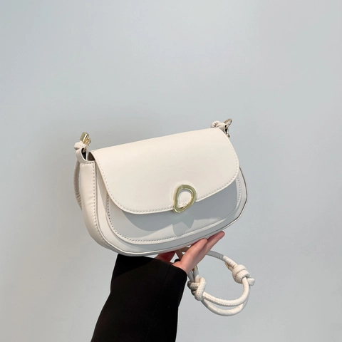 Minimalistische Damen PU-Leder Sattel-Umhängetasche Goldene Metallschnalle Knotengurt Crossbody Tasche Casual Messenger Bag Für Street Fashion