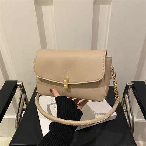Women PU Leder Schulter Achsel Tasche Minimalistische Quadratische Klappdeckel Mit Goldener Metallkette Elegant Täglich