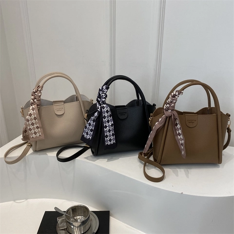 Damen PU Leder Beuteltasche Handtasche Mit Satinnschal Dekor Abnehmbarem Schultergurt Trendy Pendler