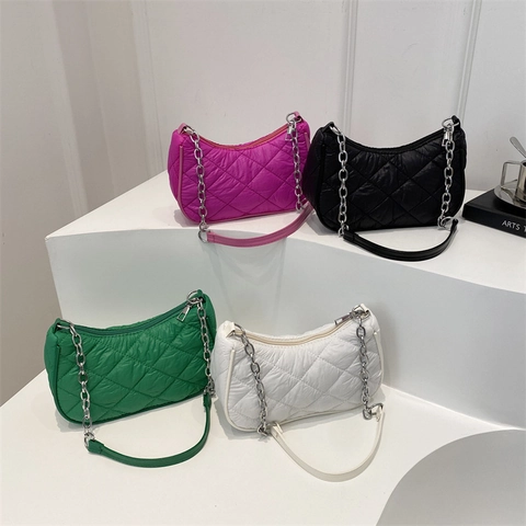 Borsa Sottobraccio Trapuntata Nylon Puffy Mezza Luna Borsa A Spalla Con Catena Argentata Tendenza Streetwear Per Donne