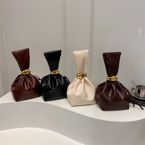 Borsa a Secchiello Pieghettata Retrò da Donna in Pelle PU Minimalista Con Anello in Metallo Dorato Elegante Borsa per Moda