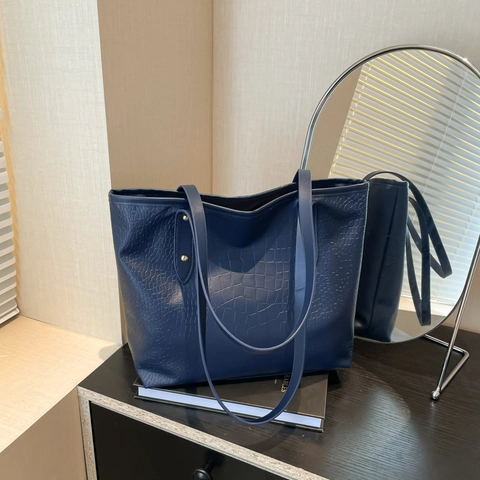Women Tote Bag Croc Embossed PU Leather Large Capacity Shoulder Bag Gold Rivets Chic Professional Handbag