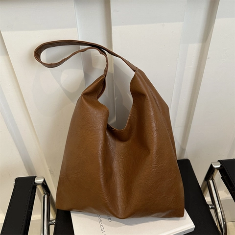 Women Large Capacity Tote Bag Retro Textured PU Leather Shoulder Bag Soft Fashion Hobo Handbag Commuting Daily Use