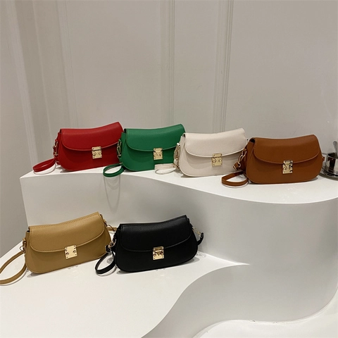 Retro Litchi Texture PU Leather Shoulder Bag For Women Vintage Saddle Crossbody Bag With Gold Metal Lock Adjustable Strap
