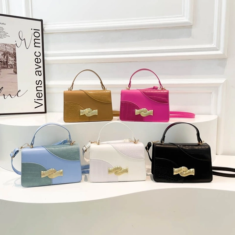 Women Crossbody Bag PU Leather Crocodile Pattern Stitching Golden Wave Buckle Trendy Small Square Handbag For Daily Fashion