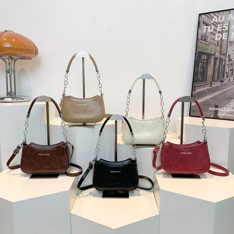 Women PU Leather Underarm Shoulder Bag With Metal Chain Crescent Shaped Retro Crossbody Purse Fashion Small Handbag